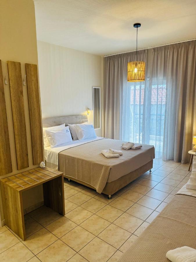 Pella Hotel - New Неос-Мармарас Екстер'єр фото